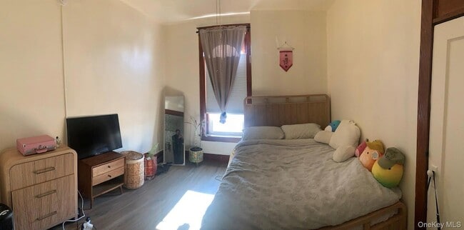 Building Photo - 21 W Main St