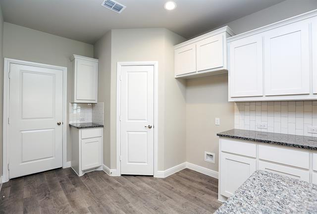 Building Photo - 708 Castlebar Ct