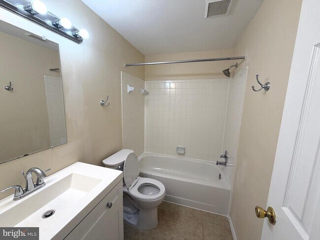 Building Photo - 18131 Chalet Dr