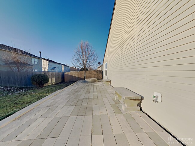 Building Photo - 2255 Westmere Dr