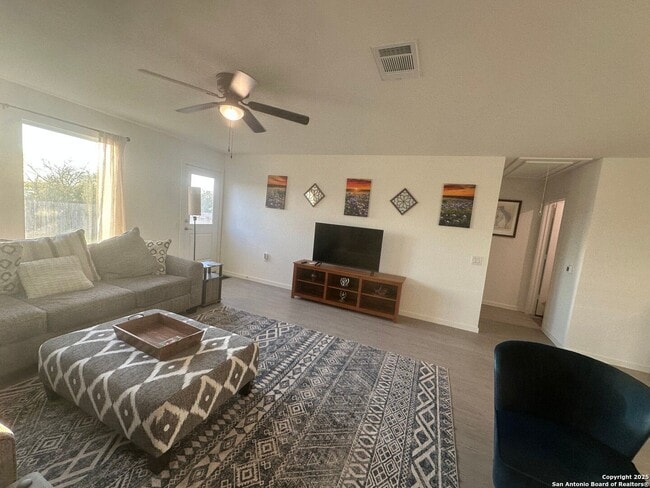 Building Photo - FULLY FURNISHED!!! 3Bed/2Bath House for Rent! Available Now! 12 or 6 month lease.