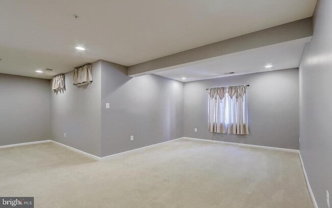 Building Photo - 1709 Hayle Dr