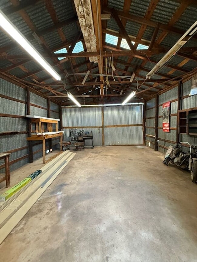 Building Photo - 3158 S 6th St