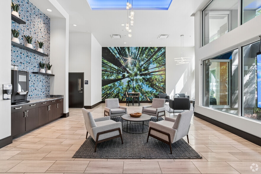 Lobby Photo - Sky