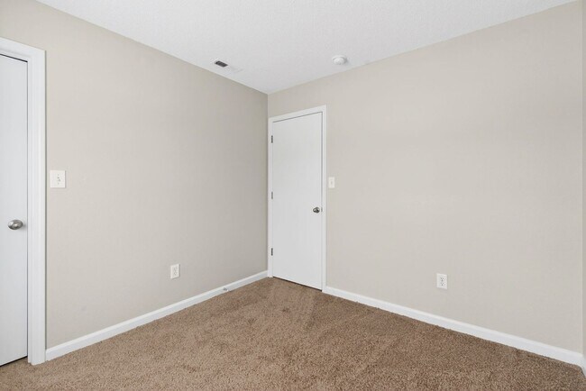 Building Photo - Gorgeous 3 Bed 2 Bath in Quiet Neighborhood!