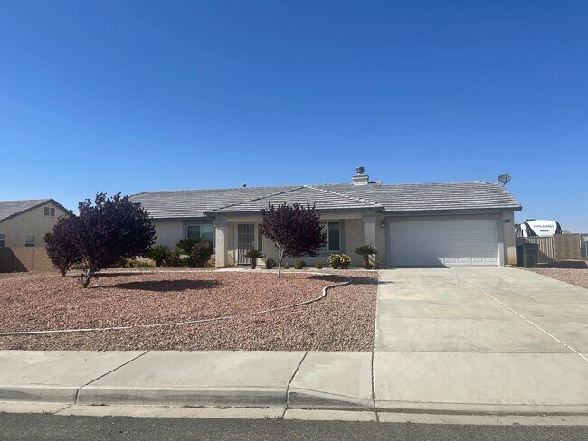 Building Photo - Apple Valley Home in The Vineyards- 3 Bedrooms, 2 Bathrooms, 2 Car Garage, New Flooring