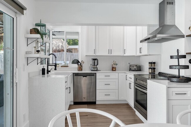 Building Photo - 2233 SE 15th St