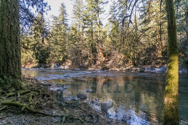 Building Photo - Rustic Riverfront Cottage Available For Rent! - Battle Ground, WA