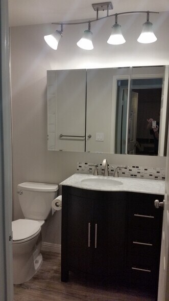 Hall Bathroom - 35 Massolo Dr