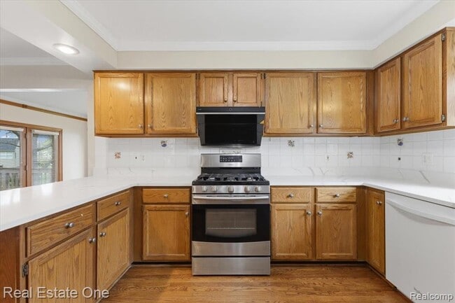 Building Photo - 720 Essex Dr