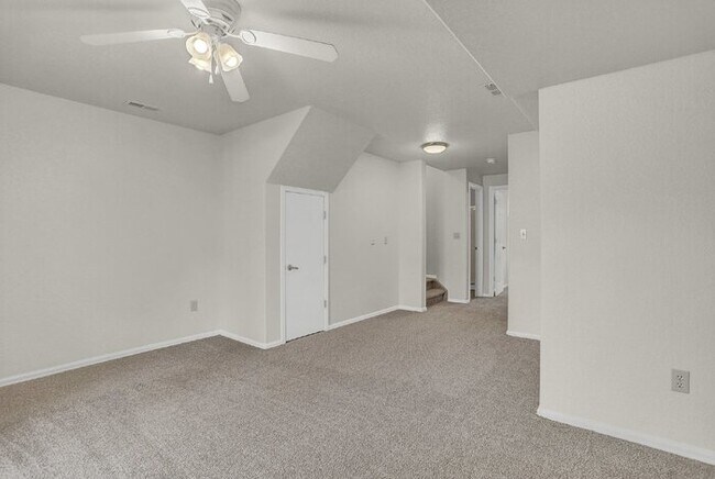 Building Photo - $1,000 Off First Full Month! Spacious 3-Be...