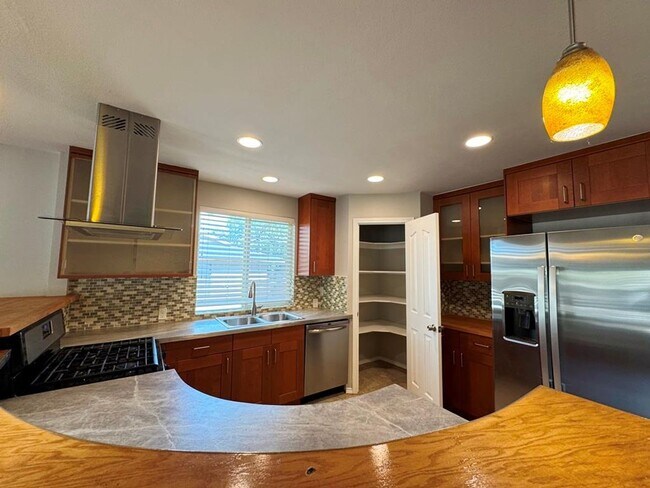 Building Photo - Location, Location, Location!