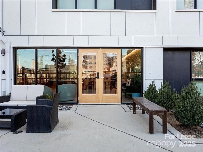 Building Photo - 1824 N Brevard St