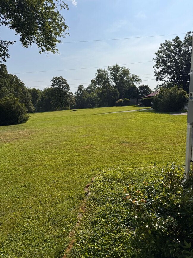 Building Photo - 4 Bedroom || 3 Bathroom Home on 2 Acres