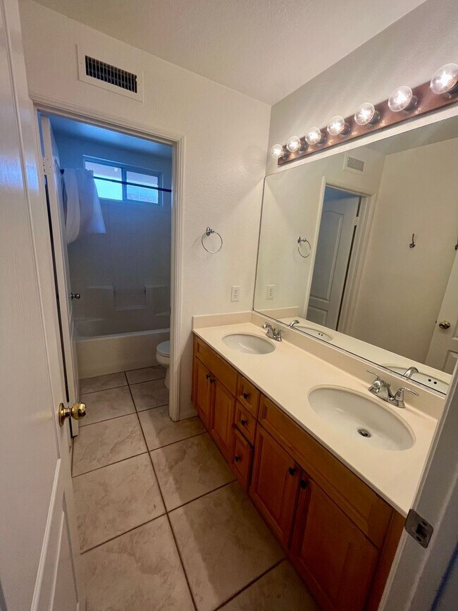 Building Photo - patt1460 Sapphire