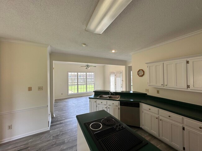 Building Photo - 3510 Sara Woods Dr
