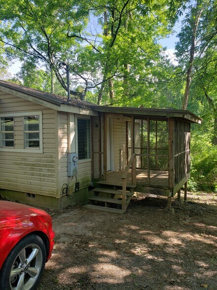 Building Photo - 200 Sanders Hill Dr