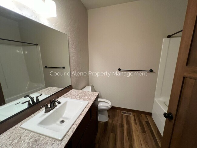 Building Photo - 3 bed, 2 bath home in Post Falls