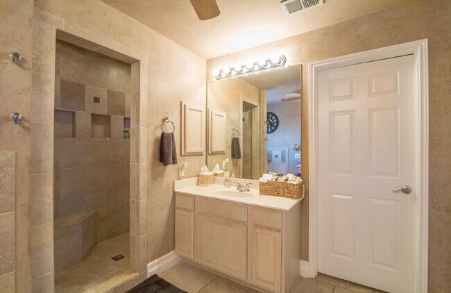 MASTER BATHROOM WITH WALK IN SHOWER - 14935 Turret Run