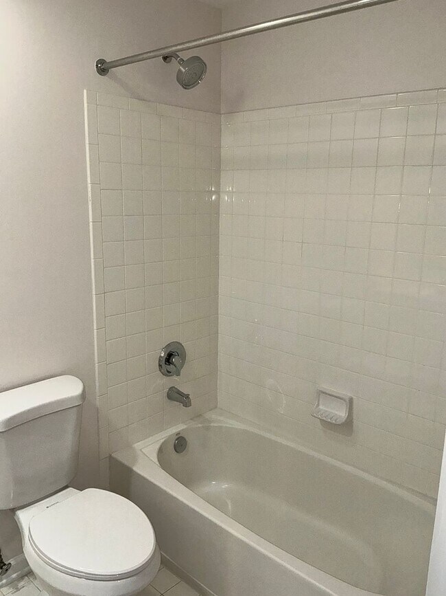 Building Photo - Beautiful 4BR 4.5BA 4 level townhome with ...