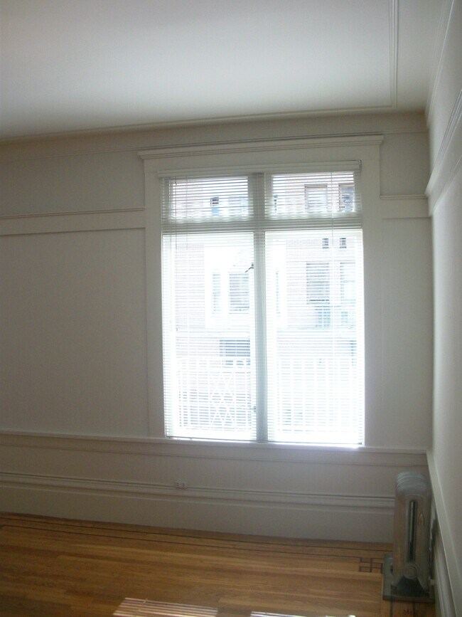 Building Photo - 810 Jones St