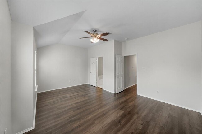 Building Photo - 131 N Villa Oaks Dr