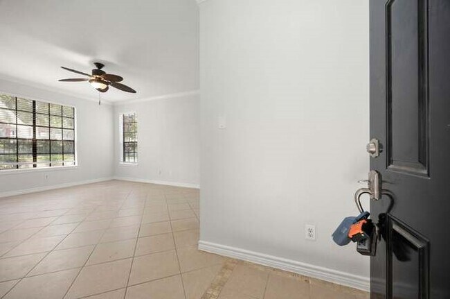 Building Photo - 2255 Braeswood Park Dr