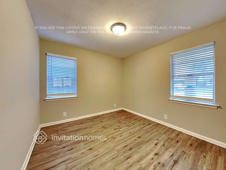 Building Photo - 2417 Moreland Dr