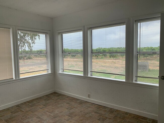 Building Photo - 3 bed / 1 ba country house - Live Oak