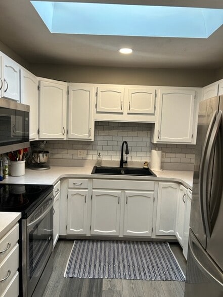 kitchen - 2130 Hammond Pl E