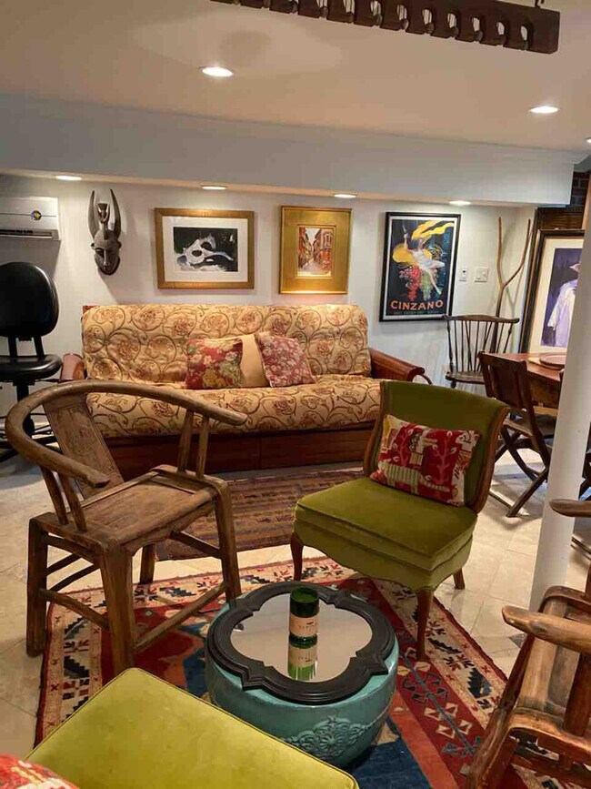 Building Photo - 1023 Crawford St