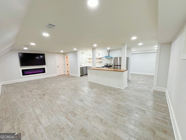 Building Photo - 785 Weatherly Ln NW