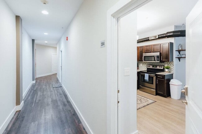 Building Photo - 202 E Main St