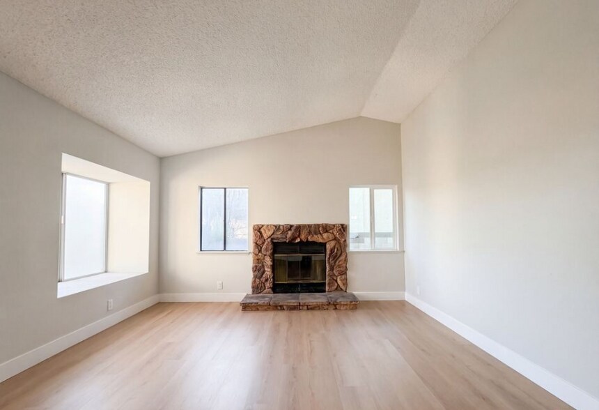 Building Photo - 2553 E Ave J 4