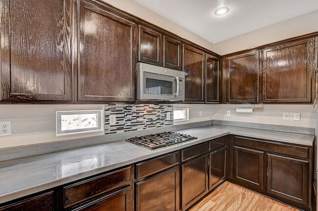 Building Photo - 10588 Isola Bella St