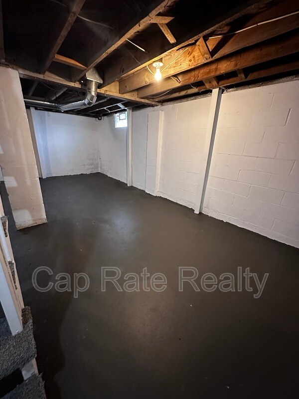 Building Photo - 2359 McGuffey Rd