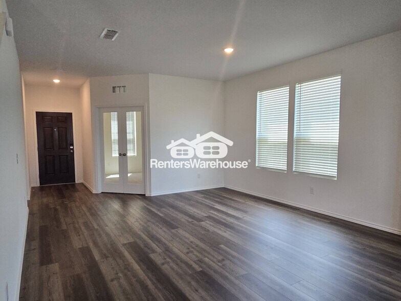 Building Photo - 2530 Carlow Ln