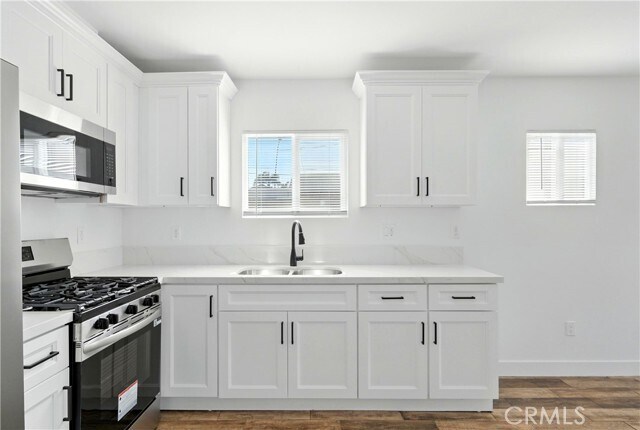 Building Photo - 523 W 78th St