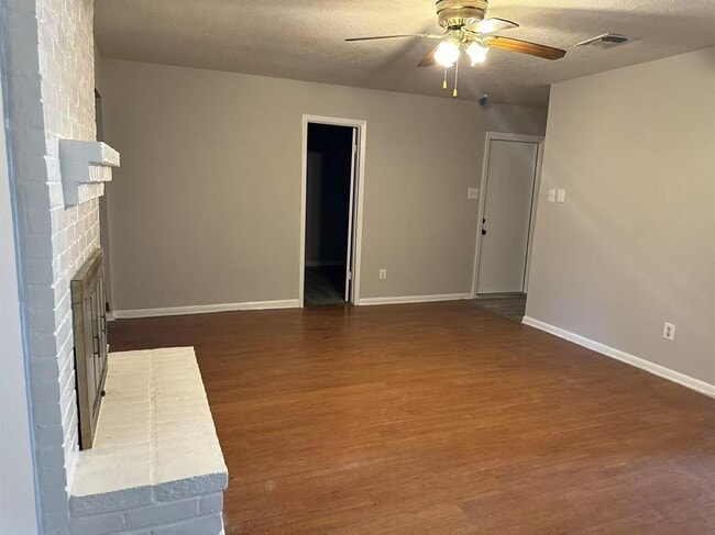Building Photo - 7510 Londres Dr