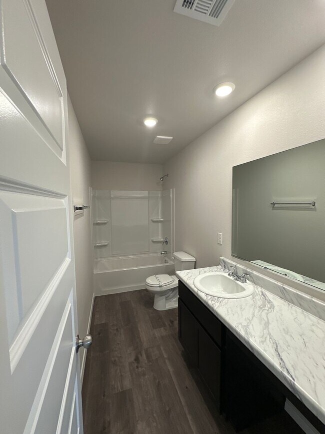 Building Photo - Newer 3-Bed, 2-Bath Home in Claremore — Modern Comfort & Style Designed for You