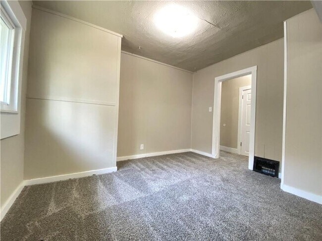 Building Photo - Affordable 3 Bedroom 1 Bath Home