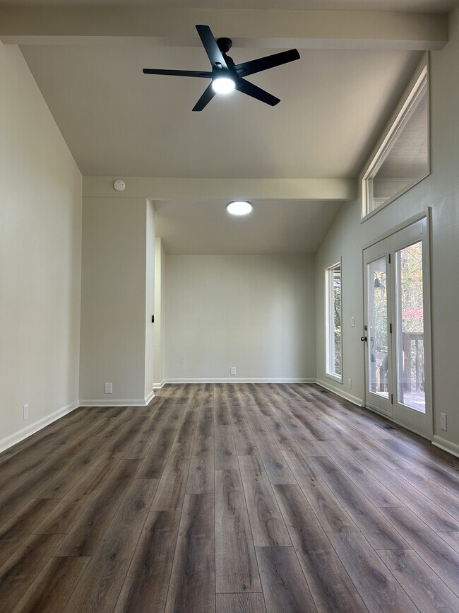 Building Photo - 25 Carballo Ln