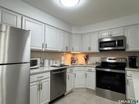 Building Photo - 22 Radio Pl