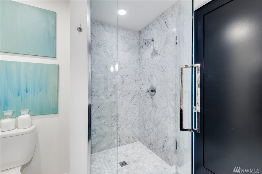 Building Photo - 1321 Seneca St