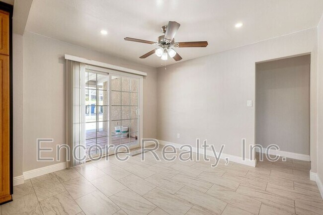 Building Photo - 71 E Palomar St