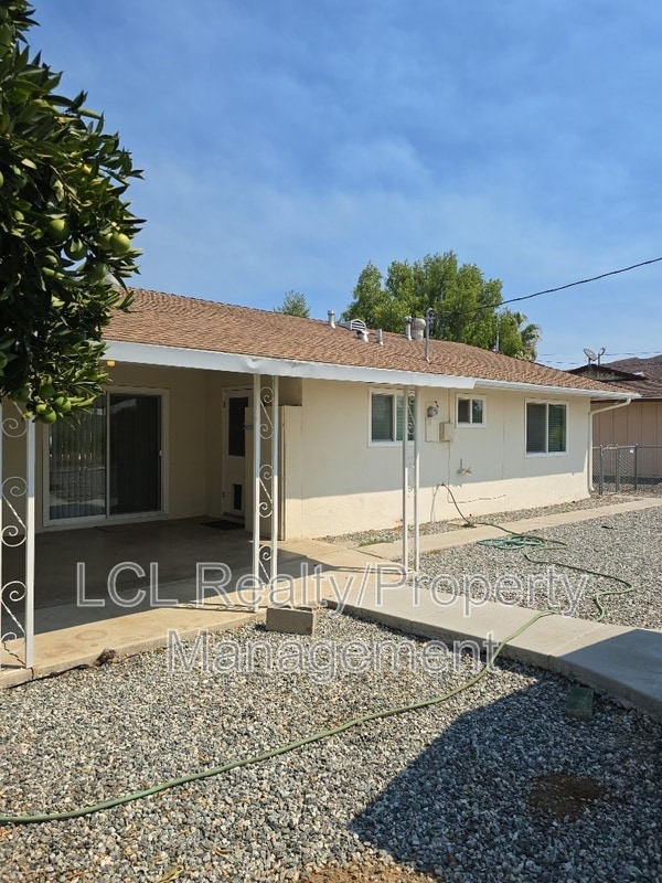 Building Photo - 27147 El Rancho Dr
