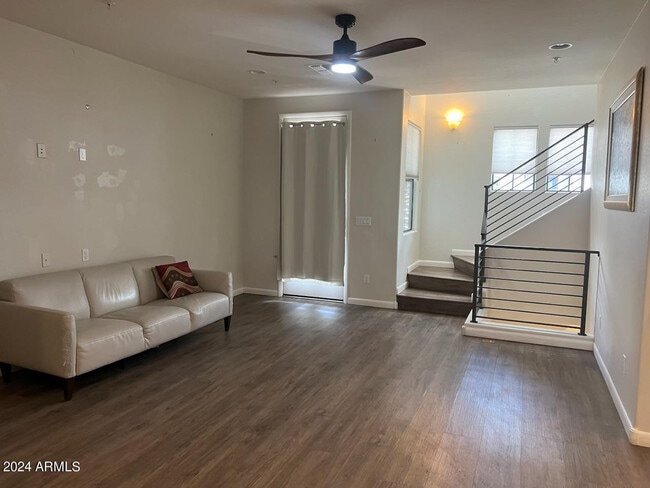 Building Photo - 2090 S Dorsey Ln