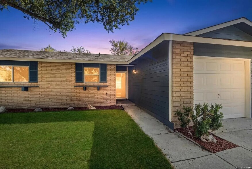 Building Photo - 5122 Binz Engleman Rd