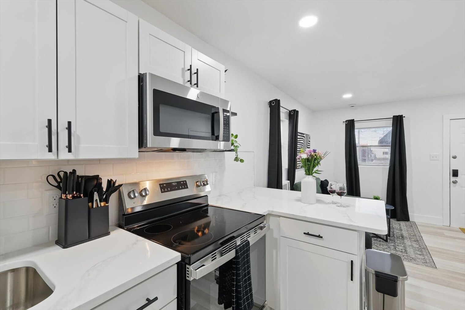 Building Photo - 2336 Minnie St