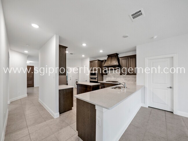 Building Photo - 10928 Brownwood Pl